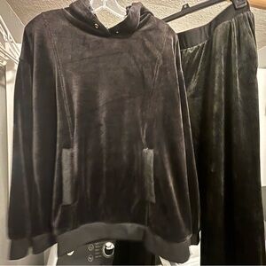 Time and Tru Black Velvet Tracksuit